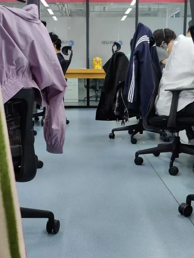 37777.jpg